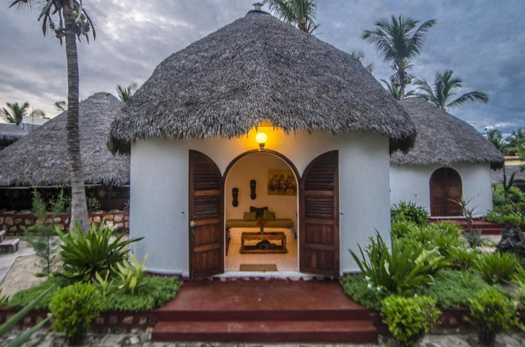 Chez Maggie Hotel & Restaurant Morondava Buitenkant foto