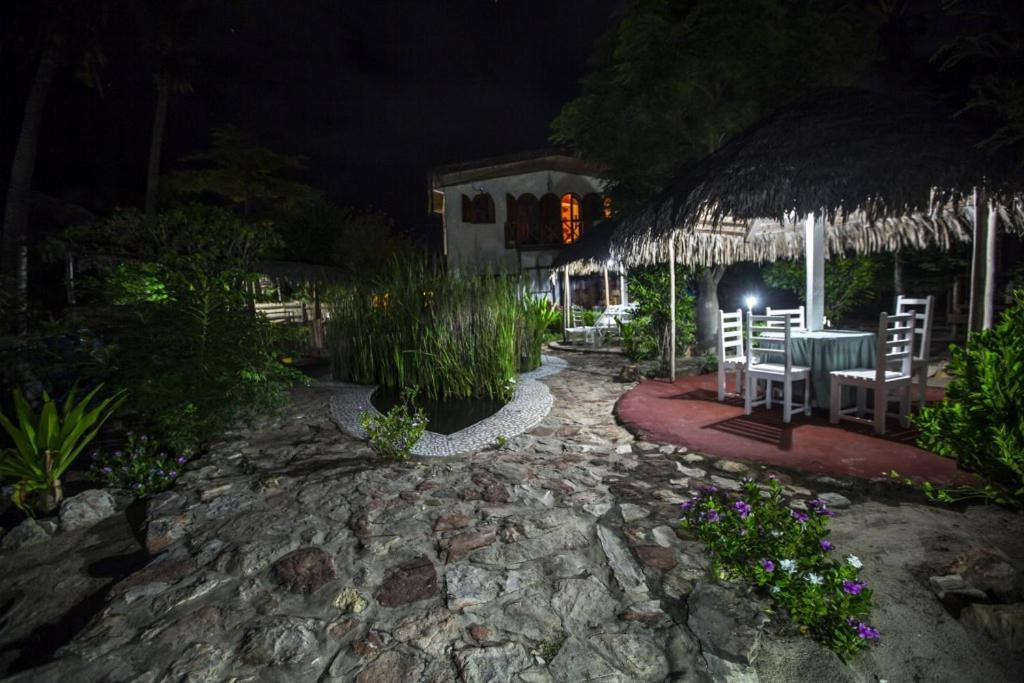 Chez Maggie Hotel & Restaurant Morondava Buitenkant foto