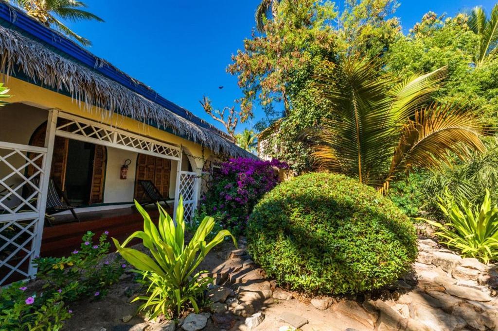 Chez Maggie Hotel & Restaurant Morondava Buitenkant foto